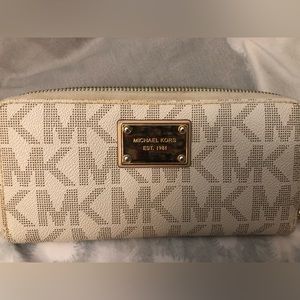Michael Kors logo wallet